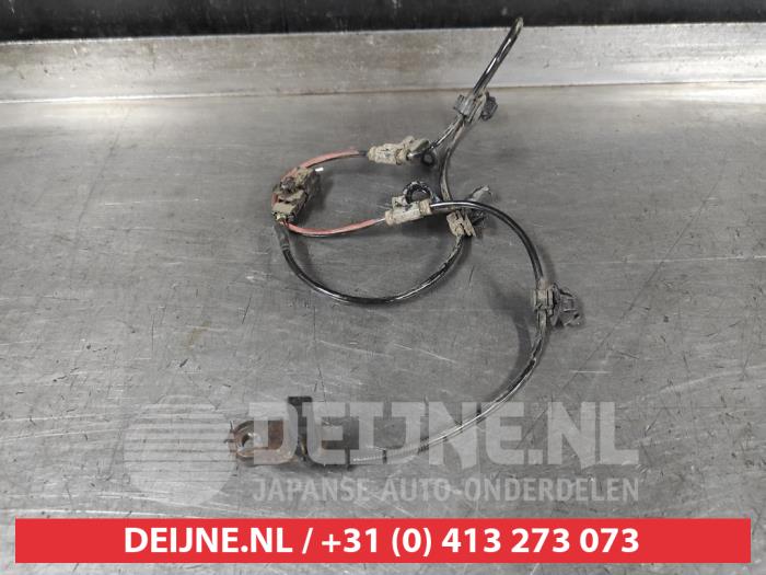 Begagnade ABS-sensor Toyota Aygo X 1.0 12V VVT-i Pris € 50,00 Marginaltabell erbjuds av V.Deijne Jap.Auto-onderdelen BV