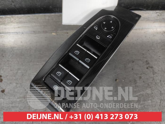 Używane Przelacznik combi okienny Mazda CX-30 (DM) 2.0 e-SkyActiv-G 122 16V Cena € 75,00 Procedura marży oferowane przez V.Deijne Jap.Auto-onderdelen BV