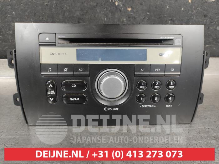 Używane Radio Suzuki SX4 (EY/GY) 1.6 16V VVT Comfort,Exclusive Autom. Cena € 50,00 Procedura marży oferowane przez V.Deijne Jap.Auto-onderdelen BV
