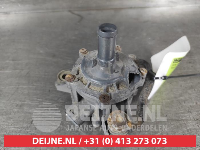 Begagnade Extra vattenpump Toyota Prius (ZVW3) 1.8 16V Pris på förfrågan erbjuds av V.Deijne Jap.Auto-onderdelen BV