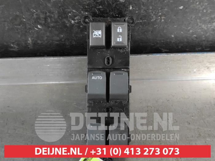 Usados Interruptor combinado de ventanillas Suzuki Ignis (MF) 1.2 Dual Jet 16V Smart Hybrid Precio € 75,00 Norma de margen ofrecido por V.Deijne Jap.Auto-onderdelen BV