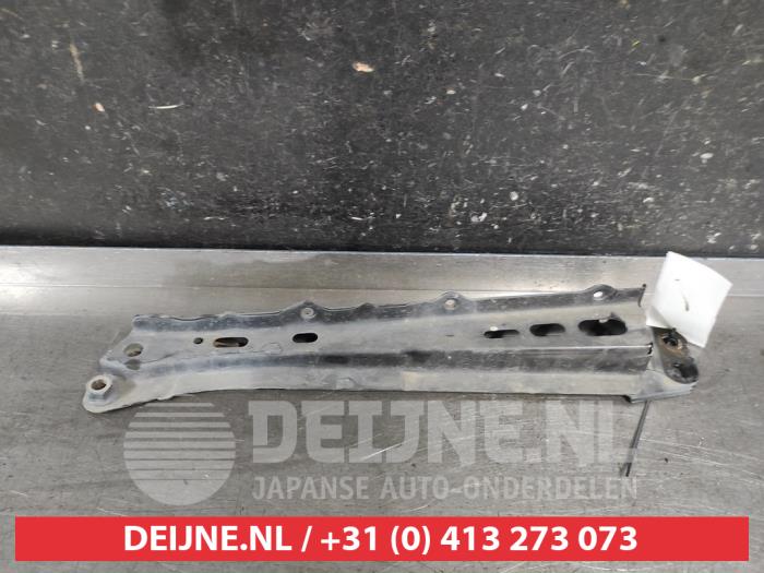 Begagnade Underram Toyota Prius Plus (ZVW4) 1.8 Hybrid 16V Pris på förfrågan erbjuds av V.Deijne Jap.Auto-onderdelen BV