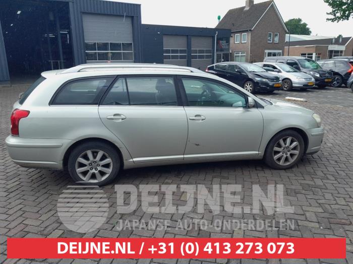 Usados Ventanilla triangular derecha detrás Toyota Avensis Wagon (T25/B1E) 2.0 16V D-4D-F Precio € 35,00 Norma de margen ofrecido por V.Deijne Jap.Auto-onderdelen BV
