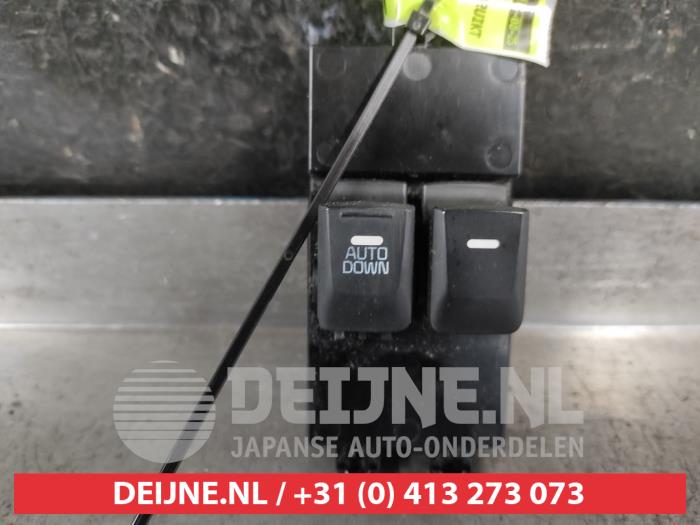 Używane Przelacznik combi okienny Kia Pro cee'd (JDB3) 1.4i 16V CVVT Cena € 50,00 Procedura marży oferowane przez V.Deijne Jap.Auto-onderdelen BV