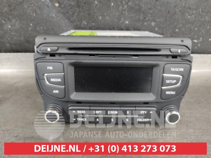 Begagnade Radio Kia Pro cee'd (JDB3) 1.4i 16V CVVT Pris € 100,00 Marginaltabell erbjuds av V.Deijne Jap.Auto-onderdelen BV