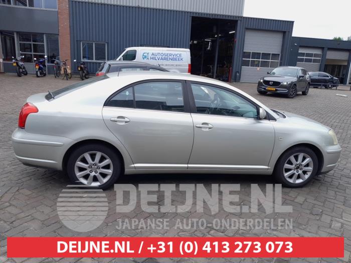 Usados Ventanilla triangular derecha detrás Toyota Avensis (T25/B1D) 1.8 16V VVT-i Precio € 35,00 Norma de margen ofrecido por V.Deijne Jap.Auto-onderdelen BV