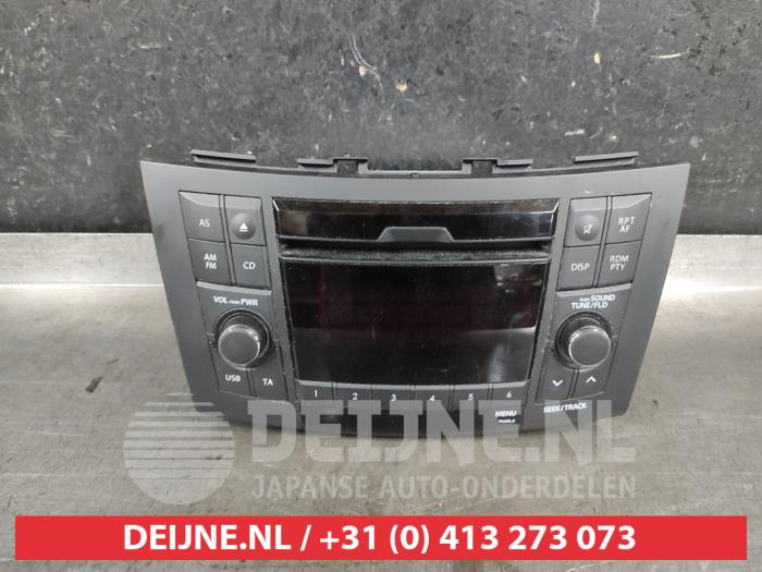 Używane Radio Suzuki Swift (ZA/ZC/ZD) 1.2 16V Cena € 40,00 Procedura marży oferowane przez V.Deijne Jap.Auto-onderdelen BV
