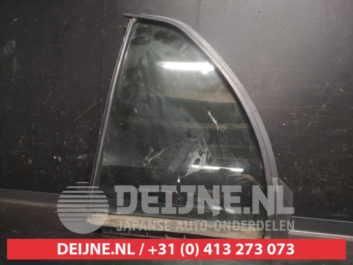 Usados Ventanilla triangular izquierda detrás Toyota Yaris II (P9) 1.3 16V VVT-i Precio € 35,00 Norma de margen ofrecido por V.Deijne Jap.Auto-onderdelen BV