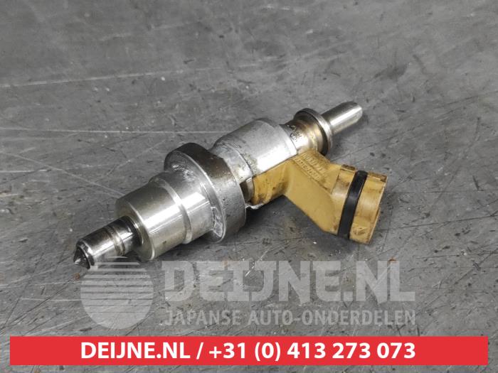 Usagé Injecteurs Toyota Avensis Wagon (T25/B1E) 2.0 16V D-4D-F Prix € 45,00 Règlement à la marge proposé par V.Deijne Jap.Auto-onderdelen BV