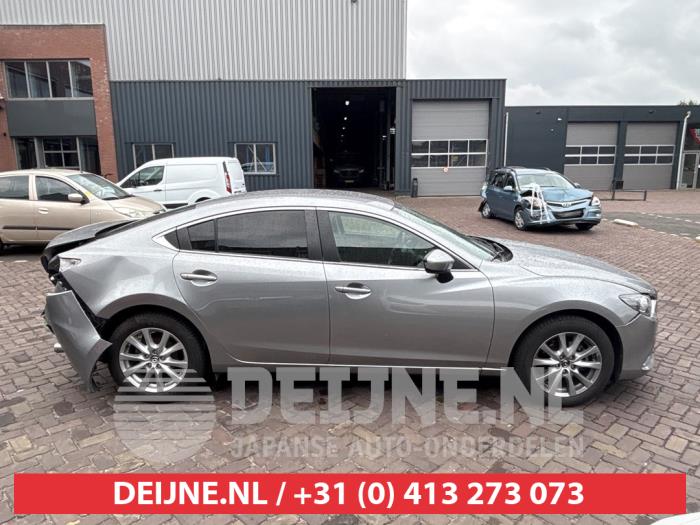 Usados Ventanilla triangular derecha detrás Mazda 6 (GJ/GH/GL) 2.2 SkyActiv-D 150 16V Precio € 35,00 Norma de margen ofrecido por V.Deijne Jap.Auto-onderdelen BV