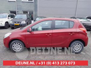 Used Front wing, left Hyundai i20 1.2i 16V Price on request offered by V.Deijne Jap.Auto-onderdelen BV