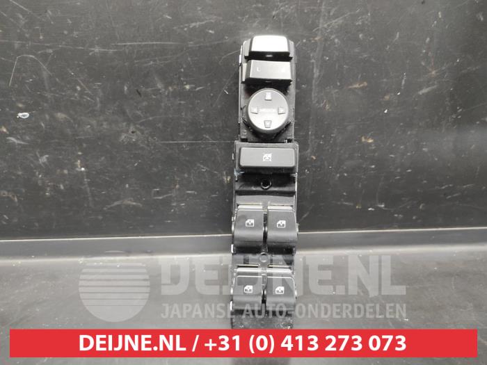 Usados Interruptor combinado de ventanillas Hyundai i30 (PDEB5/PDEBB/PDEBD/PDEBE) 1.5 T-GDI 16V Hybrid 48V Precio € 75,00 Norma de margen ofrecido por V.Deijne Jap.Auto-onderdelen BV