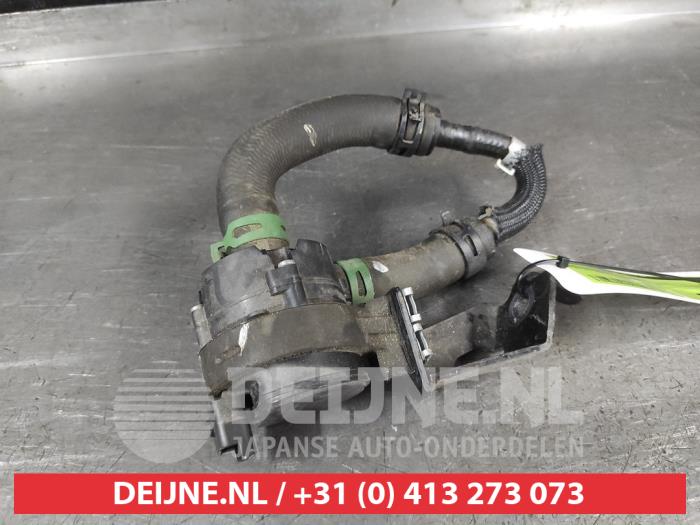 Begagnade Extra vattenpump Nissan Micra (K14) 1.0 IG-T 100 Pris på förfrågan erbjuds av V.Deijne Jap.Auto-onderdelen BV