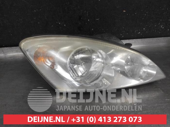 Używane Reflektor prawy Kia Pro cee'd (EDB3) 1.4 CVVT 16V Cena € 75,00 Procedura marży oferowane przez V.Deijne Jap.Auto-onderdelen BV