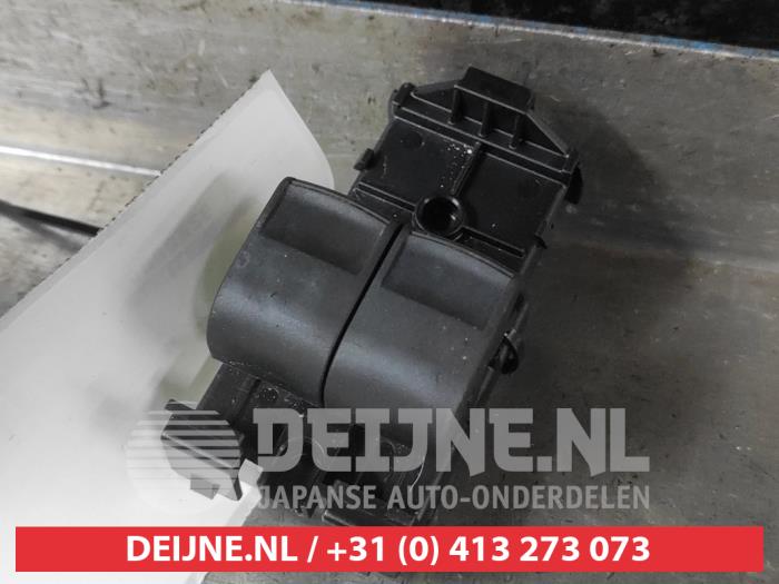 Usados Interruptor combinado de ventanillas Toyota Aygo X 1.0 12V VVT-i Precio € 75,00 Norma de margen ofrecido por V.Deijne Jap.Auto-onderdelen BV