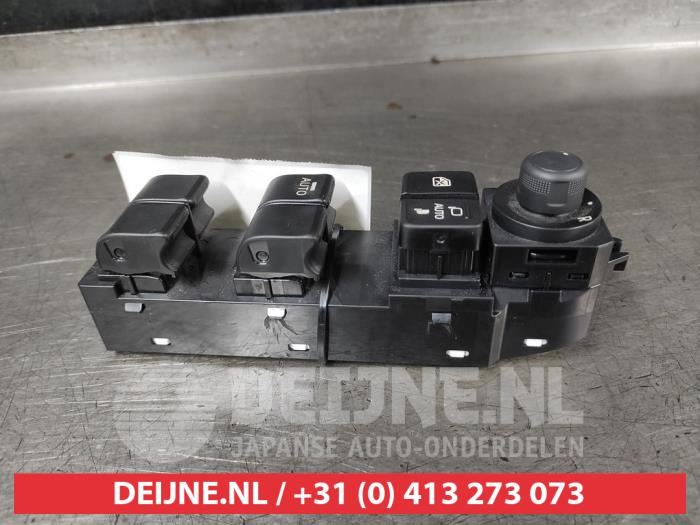 Usados Interruptor combinado de ventanillas Mazda CX-3 (DJ/DK) 2.0 SkyActiv-G 120 Precio € 100,00 Norma de margen ofrecido por V.Deijne Jap.Auto-onderdelen BV