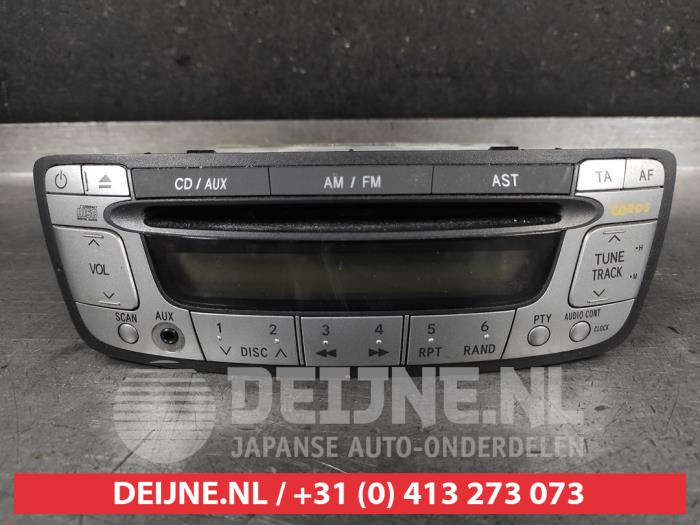 Używane Radio Toyota Aygo (B10) 1.0 12V VVT-i Cena € 35,00 Procedura marży oferowane przez V.Deijne Jap.Auto-onderdelen BV