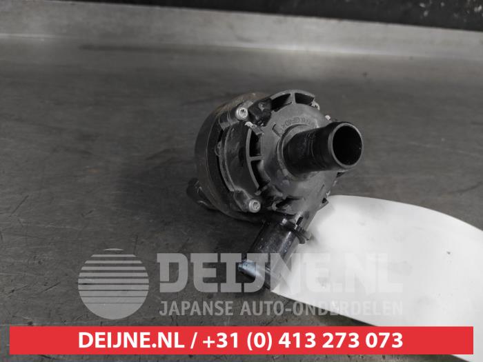 Begagnade Extra vattenpump Nissan Qashqai (J12) 1.5 VC-T e-Power 16V Pris på förfrågan erbjuds av V.Deijne Jap.Auto-onderdelen BV