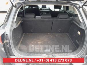 Używane Plyta podlogowa bagaznika Mazda CX-3 (DJ/DK) 2.0 SkyActiv-G 120 Cena na żądanie oferowane przez V.Deijne Jap.Auto-onderdelen BV