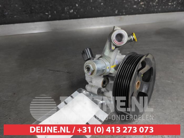 Usagé Pompe de direction Toyota Hilux V/VI 2.8 D4D-F 16V 4x4 Prix € 150,00 Règlement à la marge proposé par V.Deijne Jap.Auto-onderdelen BV