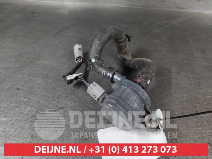Begagnade Extra vattenpump Toyota Hilux V/VI 2.8 D4D-F 16V 4x4 Pris på förfrågan erbjuds av V.Deijne Jap.Auto-onderdelen BV