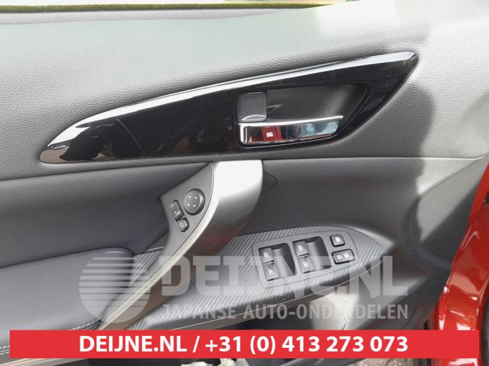 Usados Interruptor combinado de ventanillas Mitsubishi Eclipse Cross (GK/GL) 2.4 16V PHEV 4x4 Precio € 75,00 Norma de margen ofrecido por V.Deijne Jap.Auto-onderdelen BV