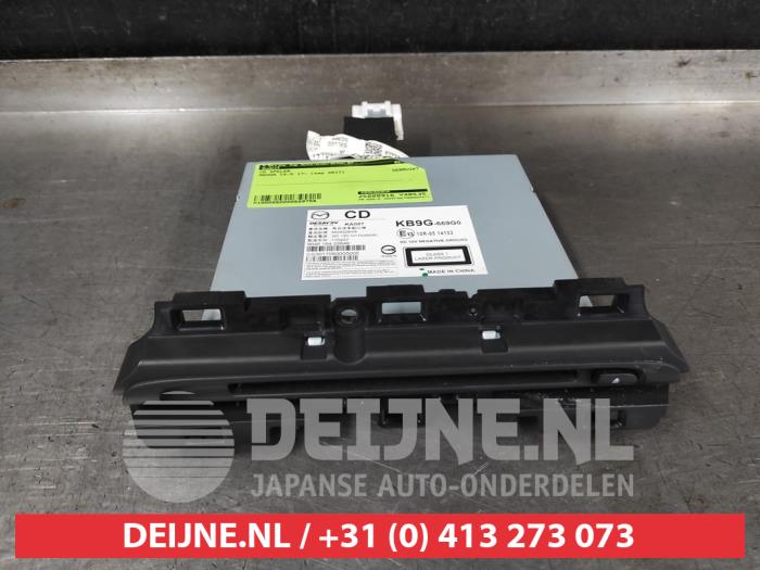 Używane Odtwarzacz CD Mazda CX-5 II (KF) 2.0 SkyActiv-G 165 16V 2WD Cena € 25,00 Procedura marży oferowane przez V.Deijne Jap.Auto-onderdelen BV