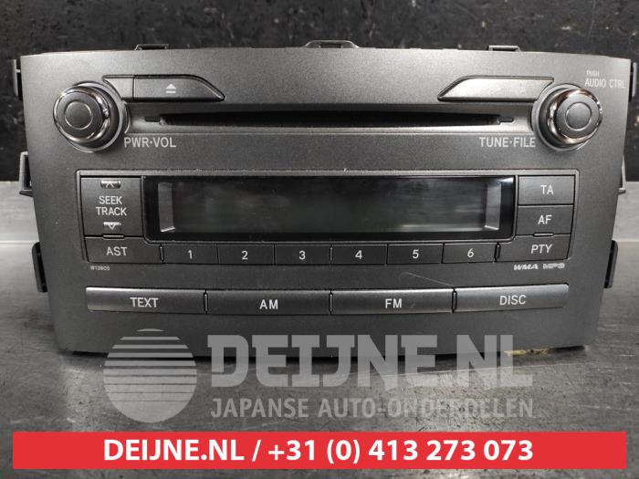 Używane Radio Toyota Auris (E15) 1.6 Dual VVT-i 16V Cena na żądanie oferowane przez V.Deijne Jap.Auto-onderdelen BV