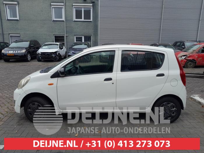Usados Ventanilla triangular izquierda detrás Daihatsu Cuore (L251/271/276) 1.0 12V DVVT Precio € 35,00 Norma de margen ofrecido por V.Deijne Jap.Auto-onderdelen BV