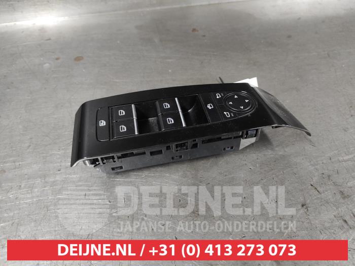 Usados Interruptor combinado de ventanillas Mazda 3 Sport (BP) 2.0 SkyActiv-X M Hybrid 16V Precio € 75,00 Norma de margen ofrecido por V.Deijne Jap.Auto-onderdelen BV