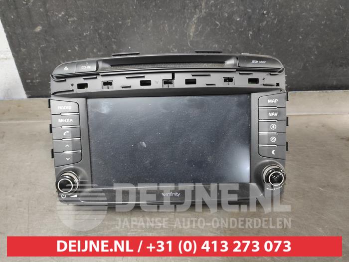Używane Radio Kia Sorento III (UM) 2.2 CRDi 16V VGT 4x4 Cena na żądanie oferowane przez V.Deijne Jap.Auto-onderdelen BV