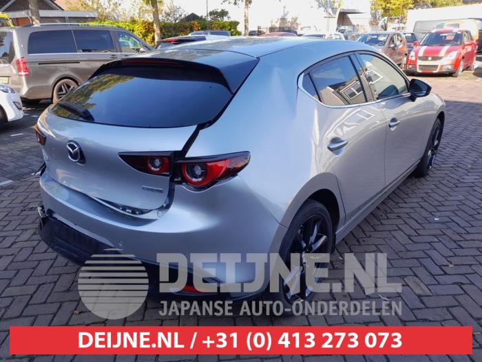 Używane Spojler Mazda 3 Sport (BP) 2.0 SkyActiv-X M Hybrid 16V Cena na żądanie oferowane przez V.Deijne Jap.Auto-onderdelen BV