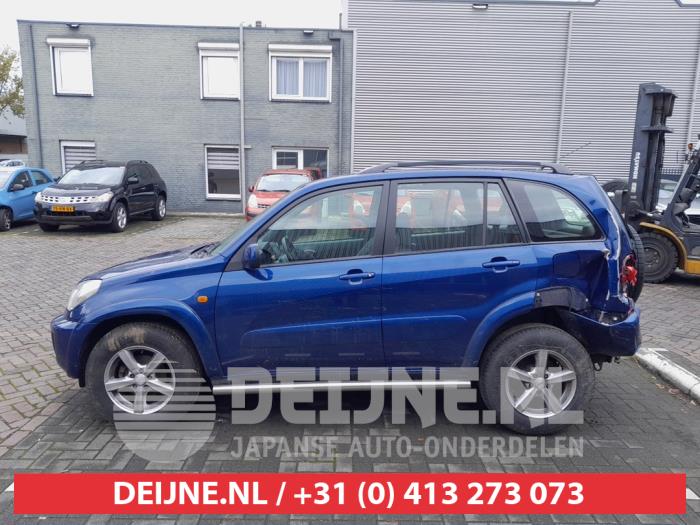 Usados Ventanilla triangular izquierda detrás Toyota RAV4 (A2) 2.0 16V VVT-i 4x4 Precio € 25,00 Norma de margen ofrecido por V.Deijne Jap.Auto-onderdelen BV