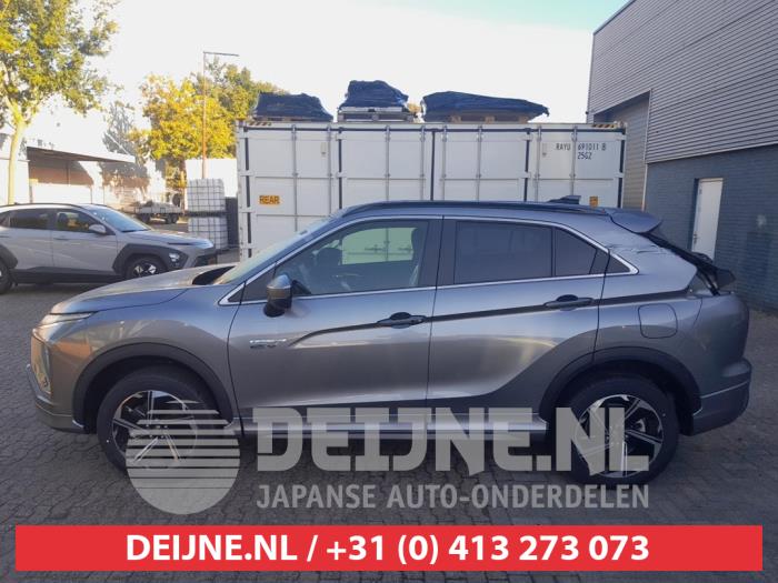 Usados Ventanilla triangular izquierda detrás Mitsubishi Eclipse Cross (GK/GL) 2.4 16V PHEV 4x4 Precio € 50,00 Norma de margen ofrecido por V.Deijne Jap.Auto-onderdelen BV