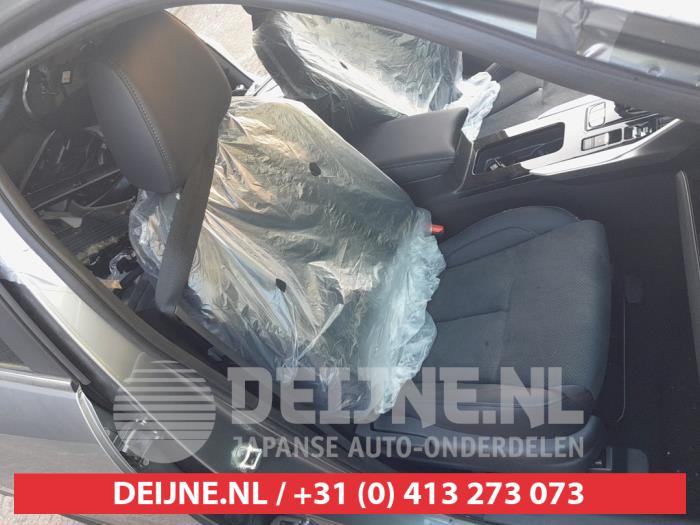 Używane Fotel prawy Mitsubishi Eclipse Cross (GK/GL) 2.4 16V PHEV 4x4 Cena na żądanie oferowane przez V.Deijne Jap.Auto-onderdelen BV