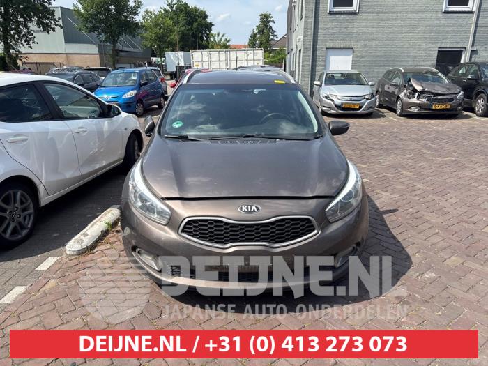 Gebrauchte Windschutzscheibe Kia Cee'd Sportswagon (JDC5) 1.6 CRDi 16V VGT Preis € 75,00 Margenregelung angeboten von V.Deijne Jap.Auto-onderdelen BV
