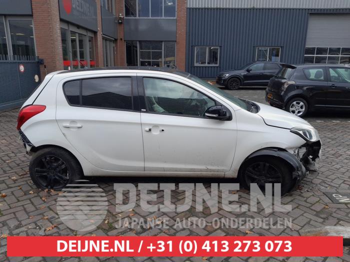 Usados Ventanilla triangular derecha detrás Hyundai i20 1.2i 16V Precio € 35,00 Norma de margen ofrecido por V.Deijne Jap.Auto-onderdelen BV