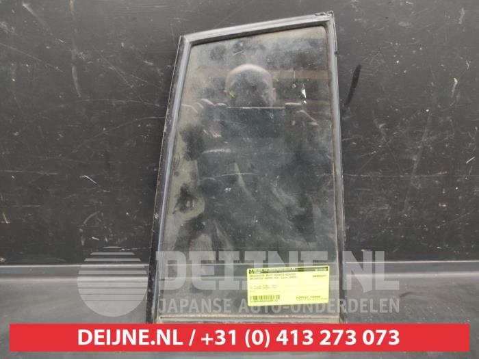 Usados Ventanilla triangular derecha detrás Daihatsu Cuore (L251/271/276) 1.0 12V DVVT Precio € 25,00 Norma de margen ofrecido por V.Deijne Jap.Auto-onderdelen BV