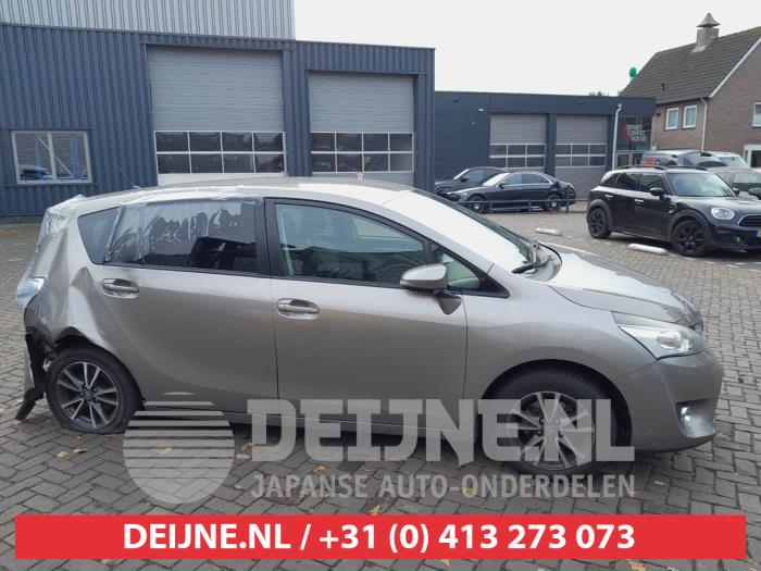 Usados Ventanilla triangular derecha detrás Toyota Verso 1.6 16V VVT-i Precio € 35,00 Norma de margen ofrecido por V.Deijne Jap.Auto-onderdelen BV