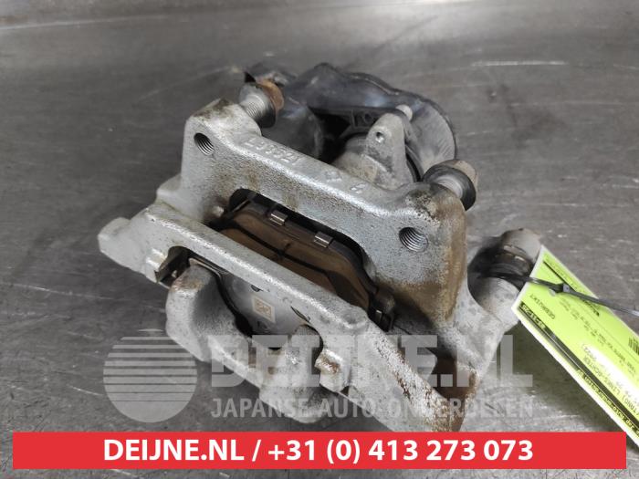 Gebrauchte Bremszange links hinten Toyota Yaris Cross (PB1/PJ1) 1.5 12V Hybrid 115 Preis € 150,00 Margenregelung angeboten von V.Deijne Jap.Auto-onderdelen BV