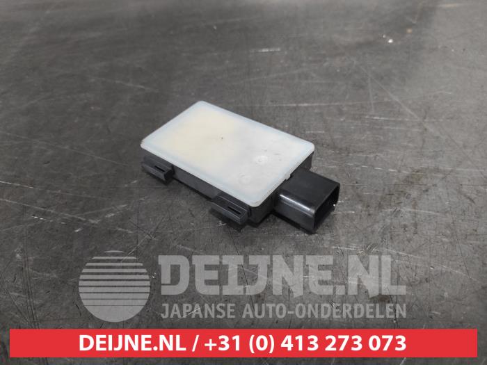 Begagnade Dödvinkelsensor Kia Niro II (SG2) 1.6 GDI Plug-in Hybrid Pris € 100,00 Marginaltabell erbjuds av V.Deijne Jap.Auto-onderdelen BV