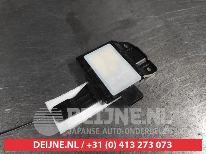 Begagnade Dödvinkelsensor Kia Niro II (SG2) 1.6 GDI Plug-in Hybrid Pris € 100,00 Marginaltabell erbjuds av V.Deijne Jap.Auto-onderdelen BV
