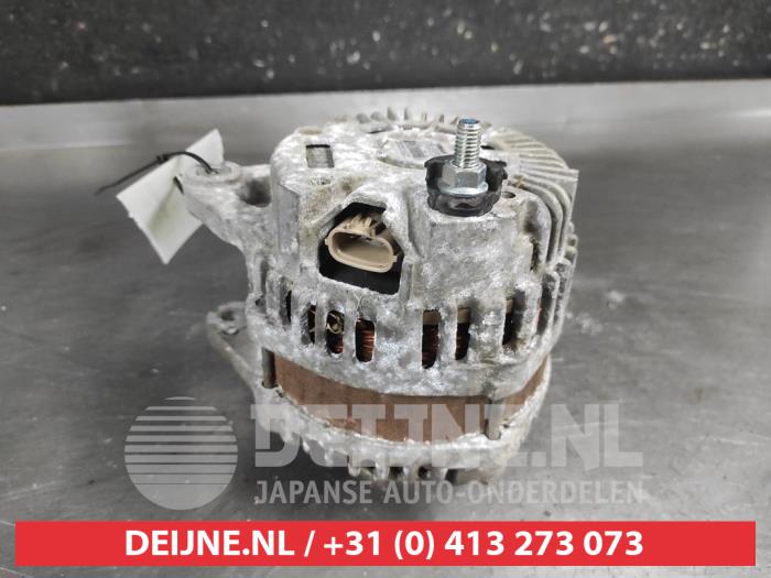 Dynamo from a Nissan Qashqai (J10) 2.0 16V 4x4 2008