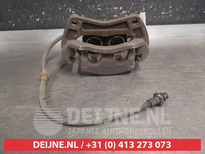 Begagnade Främre bromsok, vänster Nissan Qashqai (J10) 2.0 16V 4x4 Pris på förfrågan erbjuds av V.Deijne Jap.Auto-onderdelen BV