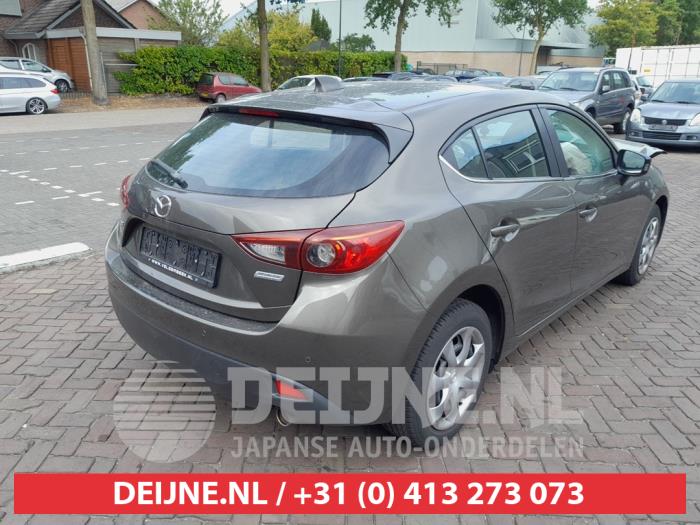 Używane Odblask tylnej klapy prawy Mazda 3 (BM/BN) 2.0 SkyActiv-G 16V Cena € 50,00 Procedura marży oferowane przez V.Deijne Jap.Auto-onderdelen BV