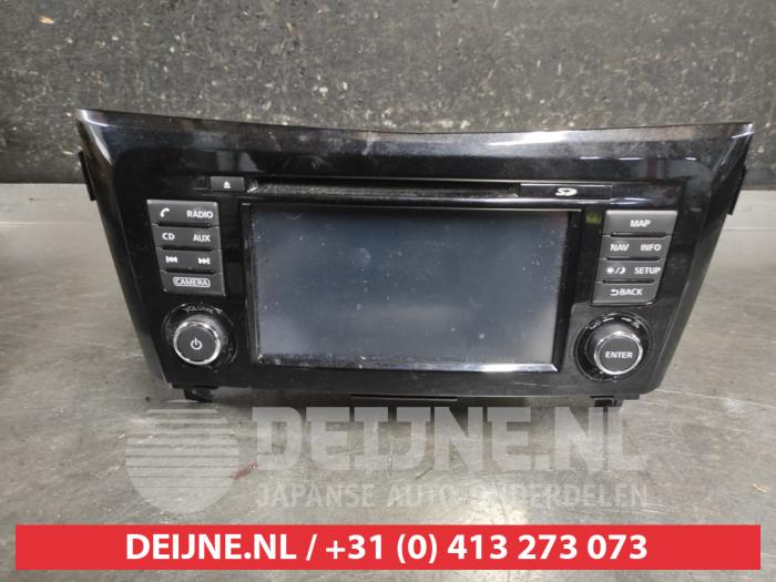 Używane Radio Nissan Qashqai (J11) 1.2 DIG-T 16V Cena na żądanie oferowane przez V.Deijne Jap.Auto-onderdelen BV
