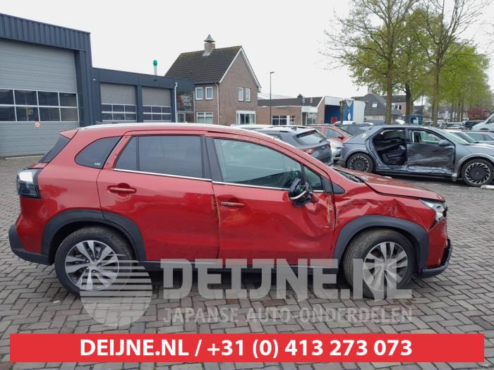Usados Ventanilla triangular derecha detrás Suzuki S-Cross (JY) 1.4 Boosterjet Smart Hybrid AllGrip Precio € 50,00 Norma de margen ofrecido por V.Deijne Jap.Auto-onderdelen BV