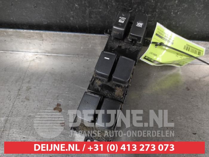 Usados Interruptor combinado de ventanillas Kia Soul I (AM) 1.6 CVVT 16V Precio € 35,00 Norma de margen ofrecido por V.Deijne Jap.Auto-onderdelen BV