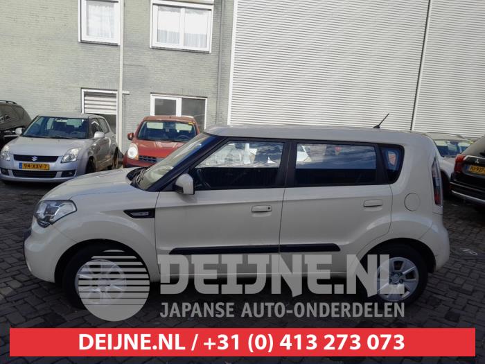 Usados Ventanilla triangular izquierda detrás Kia Soul I (AM) 1.6 CVVT 16V Precio € 35,00 Norma de margen ofrecido por V.Deijne Jap.Auto-onderdelen BV
