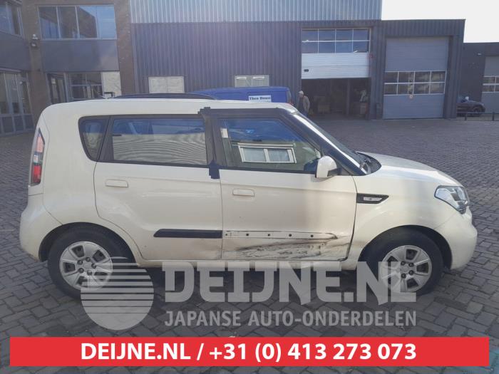 Usados Ventanilla triangular derecha detrás Kia Soul I (AM) 1.6 CVVT 16V Precio € 35,00 Norma de margen ofrecido por V.Deijne Jap.Auto-onderdelen BV